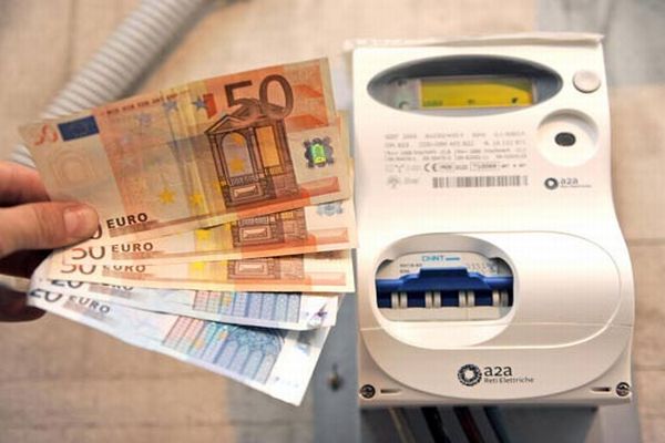 Risparmiare energia elettrica in casa: ecco come ridurre la bolletta ... Energia elettrica casa